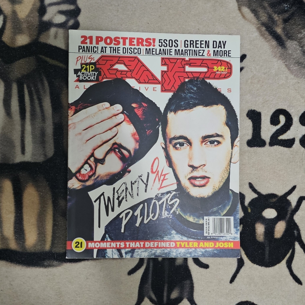 JAN 2017 342.1 TWENTY-ONE PILOTS AP MAGAZINE MELANIE MARTINEZ CRYBABY PERFUME